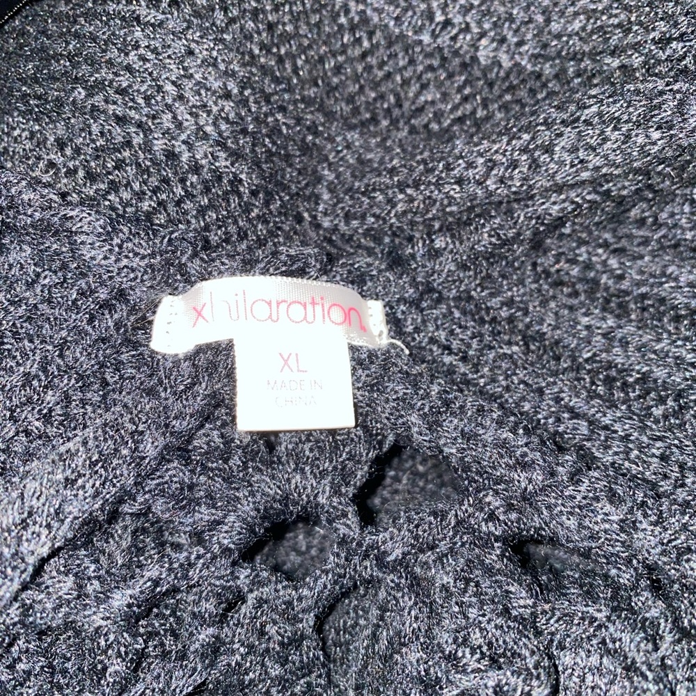Two cute sweaters - Picture 5 of 10